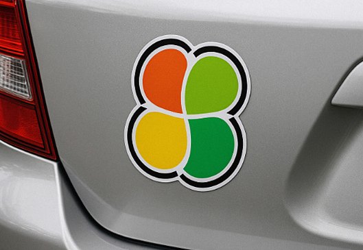 高齢者マークを車の後部に貼ると違反になるのか